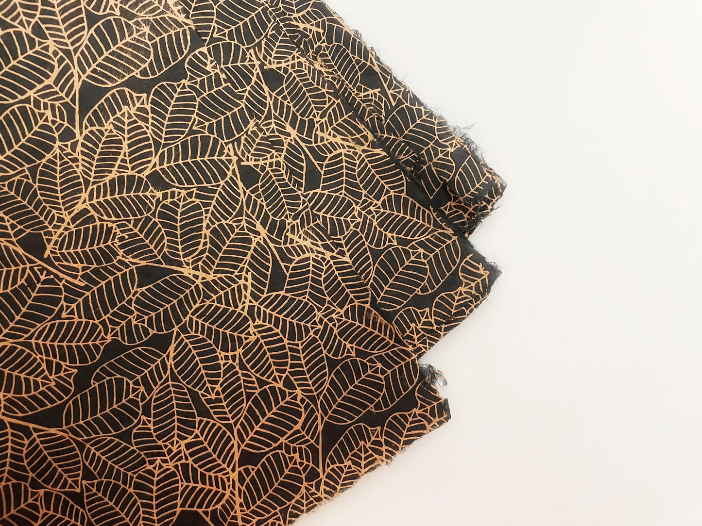 Gift wrapping paper (2 sheets) | Gilded Grove in Black