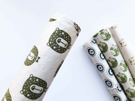 Gift wrapping paper (2 sheets) | Mr. Clancy, The Bear